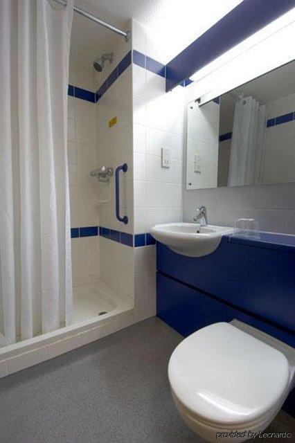 Travelodge Liverpool Central Екстериор снимка