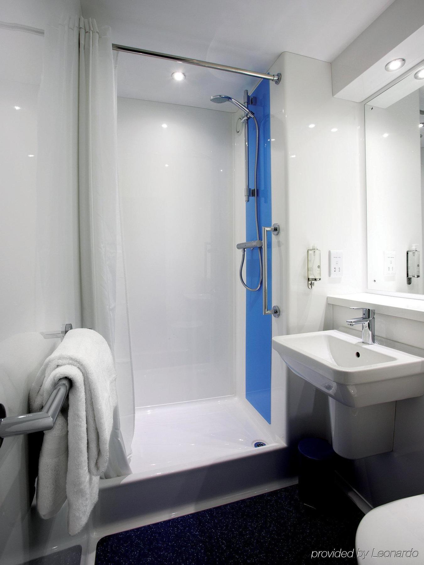 Travelodge Liverpool Central Екстериор снимка