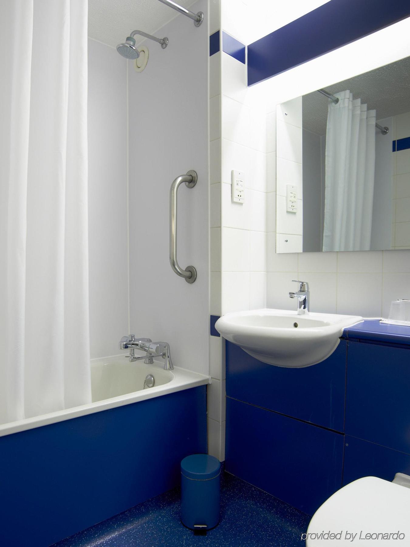 Travelodge Liverpool Central Екстериор снимка